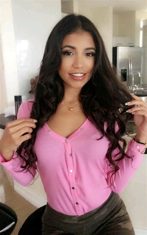 Petite Latina Teen Veronica Rodriguez Friends Watch While She。